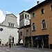 Il Duomo di Cividale fu riedificato nel 1502 in stile rinascimentale a seguito di un crollo dall'architetto ticinese Pietro Lombardo di Carona, a destra il Palazzo Comunale davanti al quale è posta la statua di Giulio Cesare, fondatore della città.