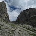 Zunächst steige ich orographisch rechts (im Aufstiegssinne links) auf Spuren in das Val di Dalun ein.