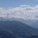Der bewölkte Hauptkamm mit den Aiguilles de Chambeyron (3412 m) links und dem Brec du Chambeyron (3389 m) etwas links der Bildmitte.