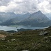 Silsersee mit Piz de La Magna, rechts geht's auf den Fornogletscher, links in den Wolken versteckt die Berninagruppe