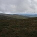 Tiefhängende Wolken ziehen über die nordische Hügellandschaft.<br /><br />Links sind die Hügel Plakaskero (705m) aund Pallaskero (646m), rechts in der Ferne der Keimiötunturi (613,5m).