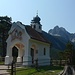 Kapelle "Maria Königin" vor den Wettersteinspitzen