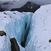 Björlings glaciär: Einen Miniaturspalt fotografisch in Szene gesetzt.