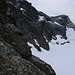Nach den ersten Metern über Aufstieg erreicht man ein Band das man verfolgt bis die Möglichkeit besteht weiter hinauf zu klettern. Dank den nahezu durchwegs vorhanden Drahtseilen ist die Routenführung aber klar.<br /><br />Im Hintergrung ist der Kebnekaise Nordtoppen (2096,8m).