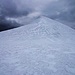 Kebnekaise / Giebmegáisi - Sydtoppen (2096,5m): <br /><br />Auf den steilsten letzten Metern der Firnkappe kam das blanke Eis hervor. Ohne Pickel oder gar Steigeisen wäre es zur Zeit sehr gefährlich den höchsten Punkt Schwedens zu besteigen.