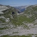 En direction de la Suisse: Tête Pelouse à gauche, Pointe de Sales à droite, Chalets de Sales au milieu