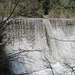 ... imposanten Wasserfall, welcher sich über die Staumauer ergiesst;
hier wird das Wasser für die Bisse de Clavau gefasst