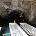 bereit zur Fahrt auf dem unterirdischen See in die eindrückliche Höhle