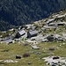 verso la Cima del Masnee : zoom sulla Capanna Alpe Masnee