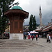 Vor der Tour habe ich noch 2 Tage Zwischenstopp in der Hauptstadt Sarajevo gemacht, die leider ziemlich verregnet waren. Hier der Sebilj, ein Brunnen aus ottoman. Zeit.