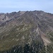 Dieses Panorama zeigt in etwa den Blick, den auch die Webcam des Ebenen Jöchls erfaßt: die Lyfi-, Schluder- und Laaser Spitze, dazwischen die zugehörigen Hochtäler. Ganz links überragt gerade noch König Ortler seine Vasallen.