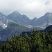 Wieder unter der Wolkendecke: Im Osten sieht man das Durmitorgebirge in Montenegro mit Bobotov Kuk (2523m), dem höchsten, ganz in Montenegro stehenden Berg.