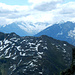 In der Ferne rechts hinter dem Horbarjoch geht der Blick ins Floitental (Zillertaler Alpen). Der Großer Löffler hält sich bedeckt.