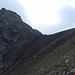 Im Bereich knapp unterhalb des Passes ist der Bergpfad nur noch eine Spur im steilen Hang. Links der Tête de la Clape.