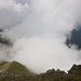 Vârful Viştea Mare - Ausblick am Gipfel in etwa nördliche Richtung. Dort sammeln sich immer mehr Wolken, und das Tal ist nur zu erahnen.