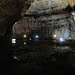La grotta visitabile si estende per circa 1 km e presenta sempre un ambiente molto vasto e grandioso.