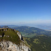 Blick über das Bockmattli-Gipfelkreuz (gut besucht heute) zum Zürichsee