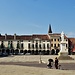 La Piazza Maggiore con la pavimentazione in trachite grigia con inserti di pietra bianca detta "Listòn" è fatta ad imitazione di quella di Piazza San Marco a Venezia.