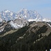 Rückblick vom Rohnberg über den Alplkopf zur Rappenklammspitze; dahinter groß und mächtig die Kulisse (Raffelspitze, Hochkarspitze, Wörner) zwischen Bäralpl und Wörnersattel.