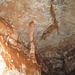 Stalattite e stalagmite qui si sono unite migliaia di anni fa. La grotta ora non è più attiva. 