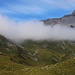 Nebelschwaden ziehen über den Talkessel Euloi unter der Tita Sèri (2851m)