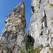 Beim Einstieg zum Klettersteig mit dem freistehenden Turm