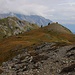Nach ¾ Stunden erreichte ich einen Passübergang südwestlich des vor zwei Wochen besuchten flachen Grashügels Greppon Blanc (2193m). Links dahinter ist der etwas höherer Châtillon (2242m).