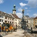 Weite Teile der Altstadt, wie hier der Fő tér werden zurzeit totalsaniert. In der Bildmitte die Dreifaltigkeitssäule, dahinter der Tűztorony (Feuerturm).