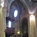 Interno del Duomo con il pulpito del XVI secolo.