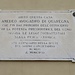 La targa nell'omonima via che ricorda il soggiorno del matematico Amedeo Avogadro a Biella.