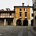Casa medioevale e Casa Vailardi in piazza Mario Cucco.
