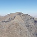 Chekkha Dar, mit 3611 m der höchste Punkt Iraks. Den Berg teilen sich Iran und Irak. Entlang einer gut 20 km langen Kammlinie wurde im 1. Golfkrieg eine Piste angelegt, die von Iran kontrolliert wird. Bei Schnee ziehen sich die Soldaten zurück.