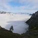 Ankunft mit Aussicht über die Nebeldecke bei der Bergstation Sanetsch (2062m).