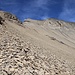 Ab zirka 2800m steigt man über die Südostflanke unterhalb der Gratfelsen in Richtung oberste Gipfelflanke dem Arpelistock (3035,5m) entgegen.