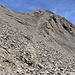 Die oberste Gipfelflanke des Arpelistocks (3035,5m). Der markierte Weg leitet den Kessel hinauf, wir wälten eher die Felsen rechts davon im Aufstieg was sicher bequemer war.