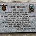 La targa a ricordo di Gino Buscaini al cimitero intorno alla Chiesa Vecchia.