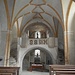 Der eigentlich einfache, ursprünglich flachgedeckte Saalraum weist durch den Einbau eines gotischen Netzgewölbes und die zwei übereinander angeordneten Chorräume eine überraschende, komplexe Innengliederung auf. 