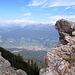 Blick auf Innichen und den Ausgangspunkt Haunoldhütte. In Wolken am Horizont Berge am Alpenhauptkamm