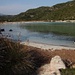 Brackwasser: Santu-Mündung.<br />Im Hintergund die Stelle, die man nicht trockenen Fussen begehen kann