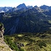 Das liebliche Gelände der Faludriga-Alpe, Blickfang der Tour ab jetzt die Rote Wand.