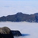 Brunnistock (2952m):<br /><br />Gipfelaussicht aufs Nebelmeer mit den Alpenrandgipfeln Oberbauenstock (2116,9m) und Niederbauen Chulm (1923,2m).<br /><br />