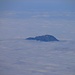 Brunnistock (2952m):<br /><br />Gipfelaussicht auf die Rigi Kulm (1797,5m) die wie eine Insel aus dem Hochnebelmeer heraus schaut.