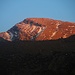 DIe letzten abendlichen Sonnenstrahlen beleuchten den Brunnistock (2952m). Das Foto entstand von der Gitschenhörelihütte.