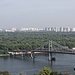 Blick zur Fussgängerbrücke zur Freizeitinsel Truchaniw im Dnepr.