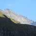 In fondo alla valle, un po’ a sinistra, spunta il Monte Gleno (m 2.882), una delle poche cime che ancora non ho salito in queste valli, ma prima o poi spero che arrivi anche il suo momento…