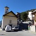 rechts der Kirche beginnt der Anstieg in Gresso