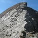 La placca rocciosa sulla cresta tra la Tete Fenetre e il M.Fourchon.