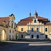 Horní Vidim, Schloss, das erste Tor links führt zum einstigen Schlosspark.