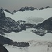 Zoomaufnahme zum Übeltalferner. Der obere Gletscherteil müsste 1997 mit dem unteren verbunden gewesen sein, da ich mit Skier auf die Sonklarspitze gestiegen bin.<br />Sieht so aus, als ob die freigewordene Felsstufe nun einen Skiaufstieg verhindert.