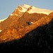 Unsere Aussicht vom Biwakplatz am Morgen : Die Berge erglühen, die lange kalte Nacht hat ein Ende...